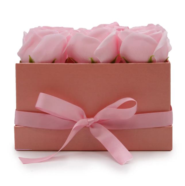 Zeepbloem Geschenkboeket - 9 roze of rode rozen - Vierkant